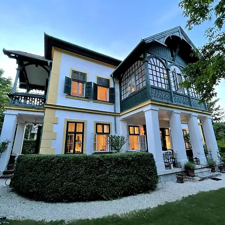 Csokonai Luxury Villa